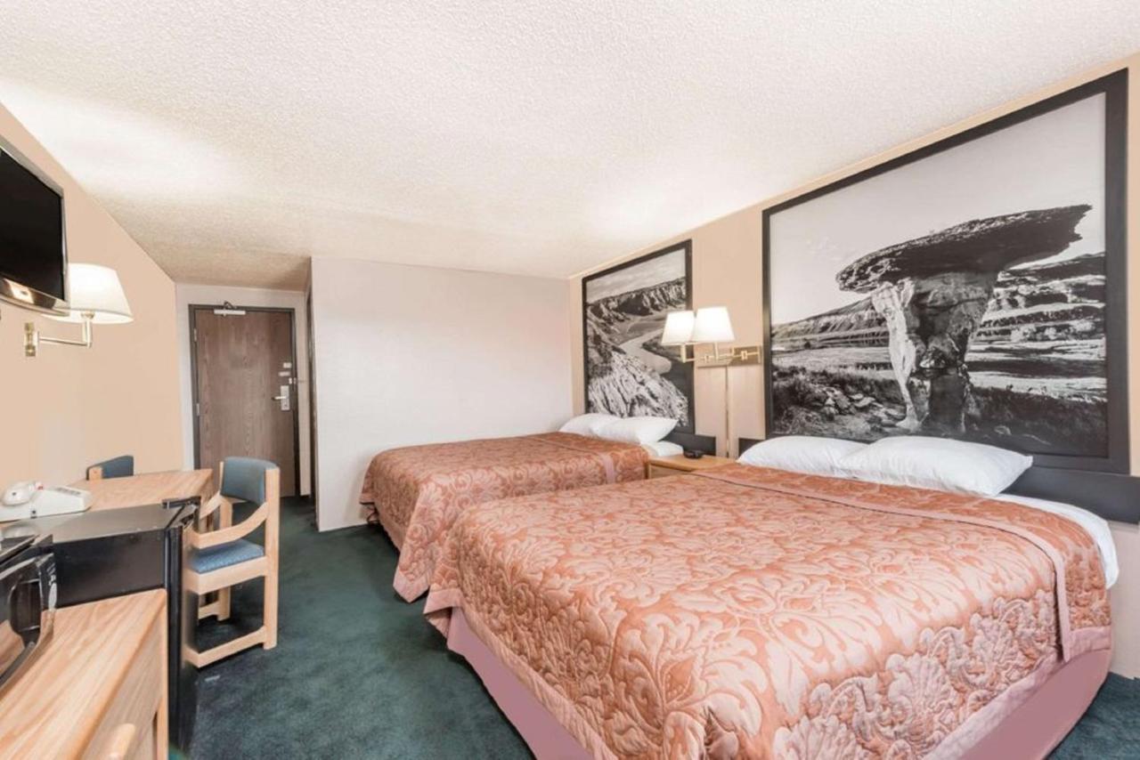 Glendive Lodge Bagian luar foto