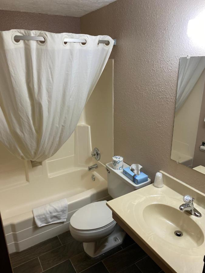 Glendive Lodge Bagian luar foto